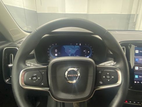 Certified 2025 Volvo XC40 B5 Plus image 15