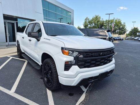 Used 2023 Chevrolet Silverado 1500 Custom AWD/4WD image 4