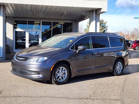 Used 2021 Chrysler Voyager Lxi image 4