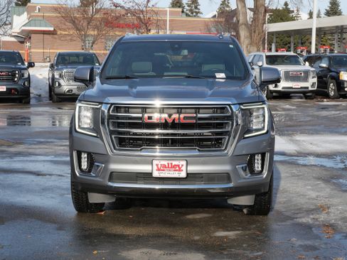 Used 2022 GMC Yukon XL SLT w/ SLT Premium Package image 2