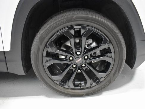 Used 2022 GMC Terrain SLE w/ Driver Convenience Package image 10