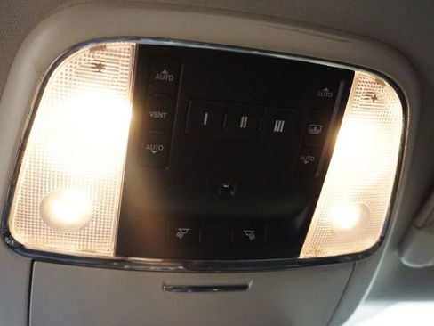 Used 2019 Chrysler 300 Limited image 36