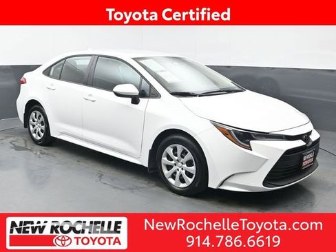 Certified 2025 Toyota Corolla LE FWD image 1