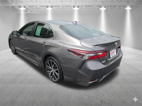 Used 2021 Toyota Camry SE FWD image 6