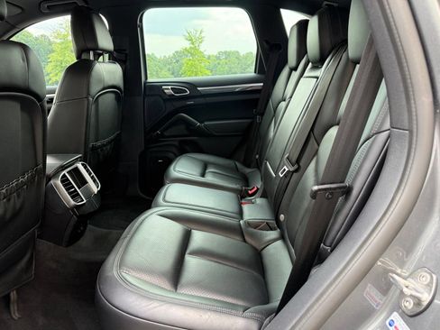 Used 2017 Porsche Cayenne S AWD/4WD image 37