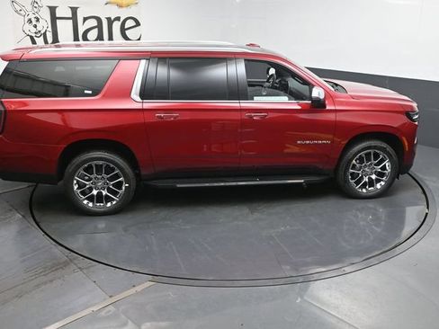 New 2026 Chevrolet Suburban Premier w/ Sun And Tow Package AWD/4WD image 18