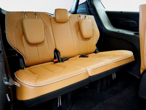 Used 2022 Chrysler Pacifica Pinnacle FWD image 14