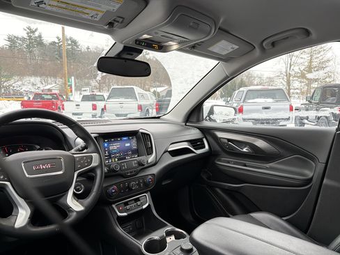 Used 2024 GMC Terrain SLT image 15