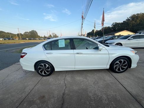 Used 2017 Honda Accord EX image 15