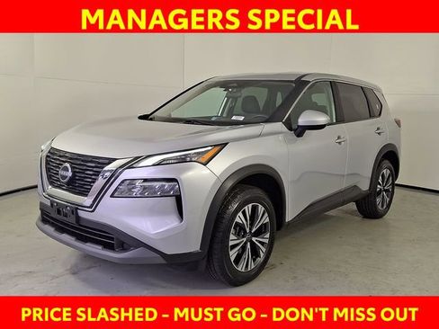 Used 2023 Nissan Rogue SV image 4