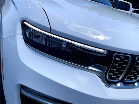 Certified 2025 Jeep Grand Cherokee Summit AWD/4WD image 26