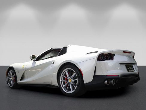 Used 2021 Ferrari 812 GTS RWD image 5