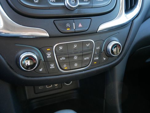 Used 2022 Chevrolet Equinox LT image 30