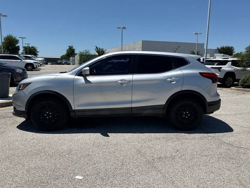 Used 2019 Nissan Rogue Sport S FWD image 2