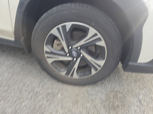 Used 2024 Subaru Crosstrek 2.0i Premium w/ Popular Package #4 image 8