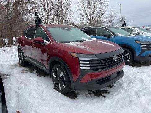 Used 2025 Nissan Kicks SR image 3