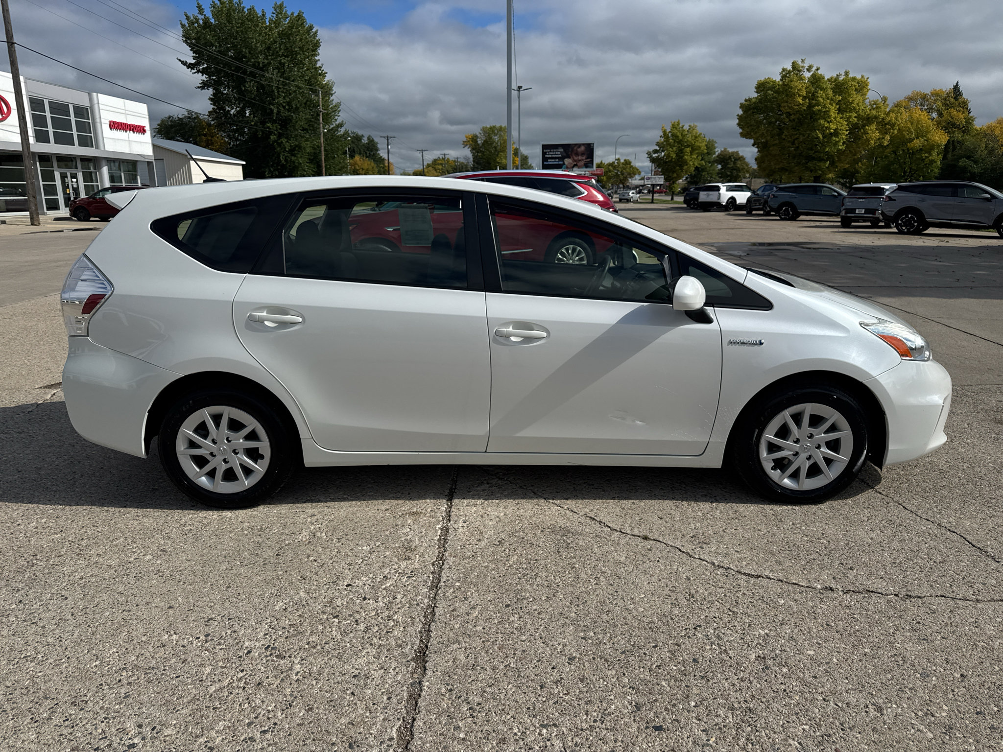 Used 2012 Toyota Prius V Three FWD image 5