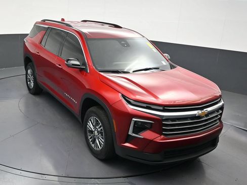Used 2024 Chevrolet Traverse LT FWD image 23