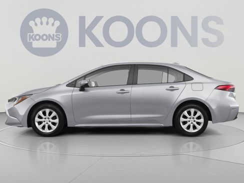 Used 2023 Toyota Corolla LE FWD image 2