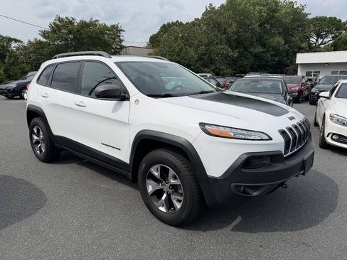 Used 2017 Jeep Cherokee Trailhawk AWD/4WD image 3