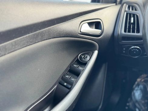 Used 2014 Ford Focus SE w/ Equipment Group 201A FWD image 26