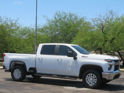 Used 2020 Chevrolet Silverado 2500 LT w/ Z71 Off-Road Package AWD/4WD image 4