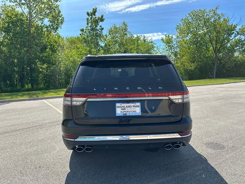 Used 2023 Lincoln Aviator AWD image 7