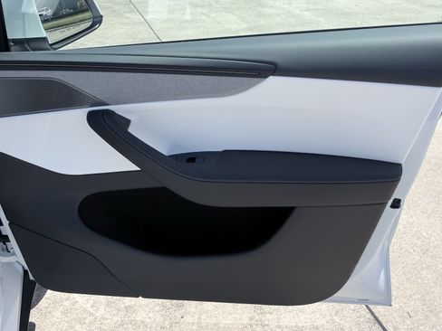 Used 2026 Tesla Model Y 2WD image 42