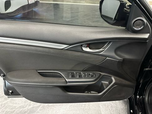 Used 2018 Honda Civic EX image 9