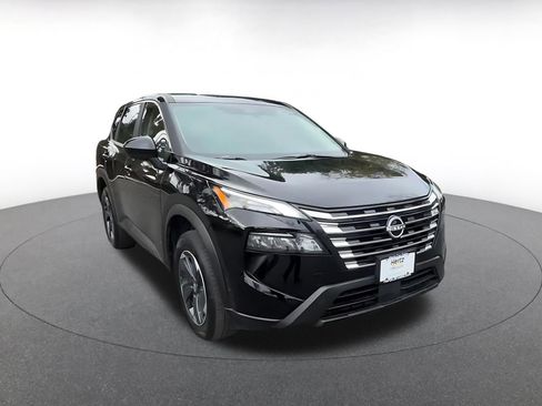 Used 2025 Nissan Rogue SV image 3