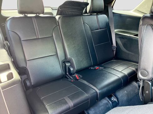 Used 2023 Chevrolet Traverse RS AWD/4WD image 29