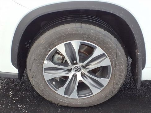 Used 2022 Toyota Highlander XLE image 34