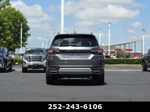 Used 2025 Honda Pilot Touring image 6
