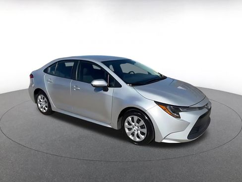 Used 2023 Toyota Corolla LE image 2