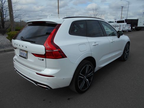 Used 2020 Volvo XC60 T6 R-Design w/ Protection Package Premier image 4