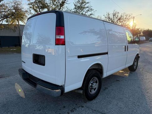 Used 2025 Chevrolet Express 2500 w/ Driver Convenience Package image 3