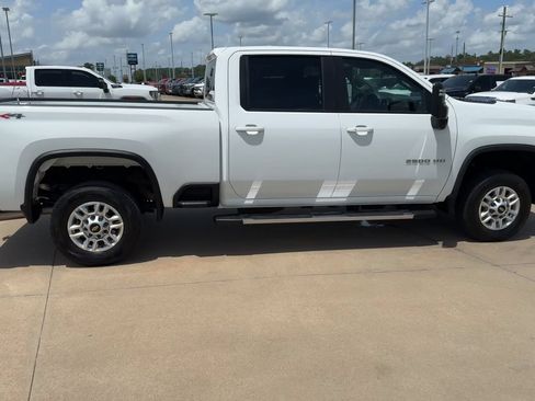 Used 2025 Chevrolet Silverado 2500 LT w/ Convenience Package AWD/4WD image 8