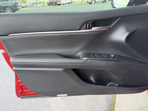 Used 2022 Toyota Camry XSE image 9