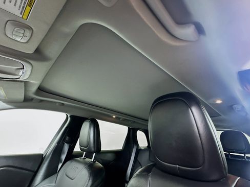 Used 2022 Jeep Cherokee Limited w/ Mopar Interior Package image 25