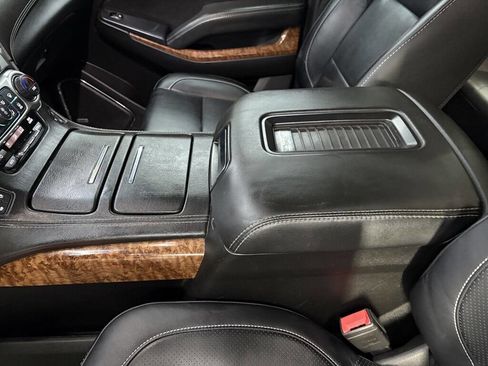 Used 2018 Chevrolet Suburban Premier RWD image 19