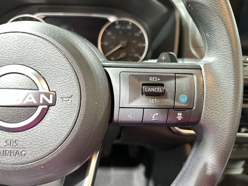 Used 2024 Nissan Rogue SV image 30