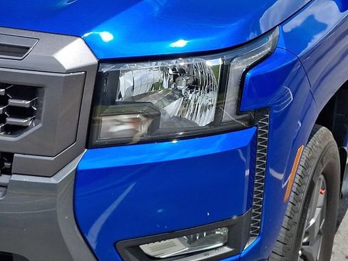 Used 2025 Nissan Frontier SV w/ SV Convenience Package AWD/4WD image 9