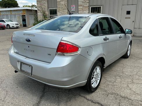 Used 2009 Ford Focus SE FWD image 3