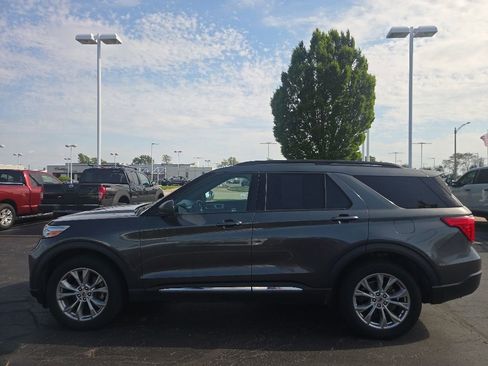 Used 2020 Ford Explorer XLT w/ Equipment Group 202A AWD/4WD image 3