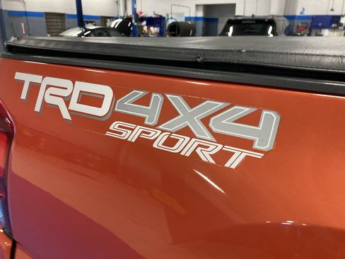 Used 2016 Toyota Tacoma TRD Off-Road AWD/4WD image 10