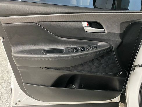 Used 2020 Hyundai Santa Fe SE image 9
