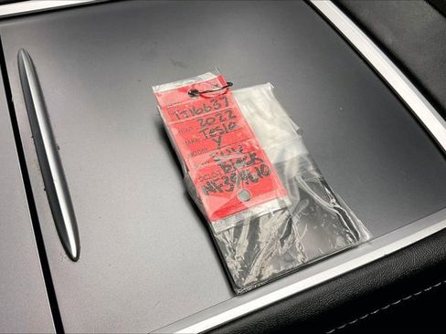 Used 2022 Tesla Model Y Long Range image 11