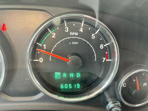 Used 2014 Jeep Wrangler Unlimited Sahara image 21