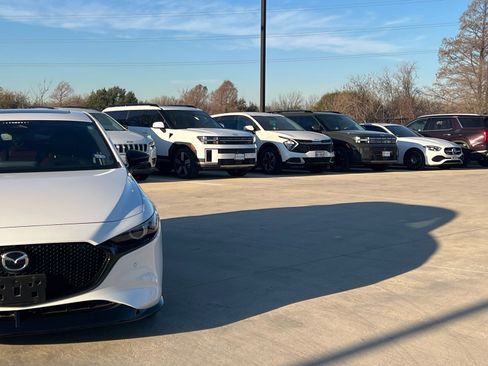 Used 2024 MAZDA MAZDA3 Hatchback w/Premium Plus Pkg image 3