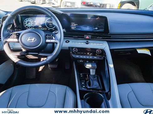 New 2025 Hyundai Elantra Limited FWD image 14